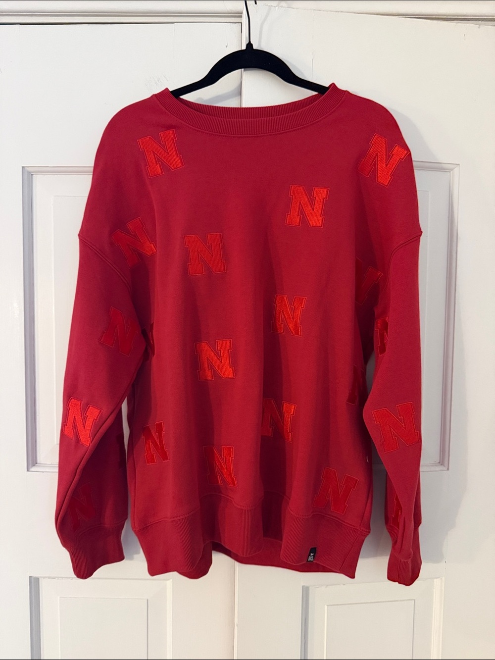 Nebraska Huskers Women's Red Embroidered 'N' Crewneck Sweatshirt
